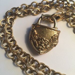 Super Cute Gold Tone Chain w/ Lock Necklace. Darling!